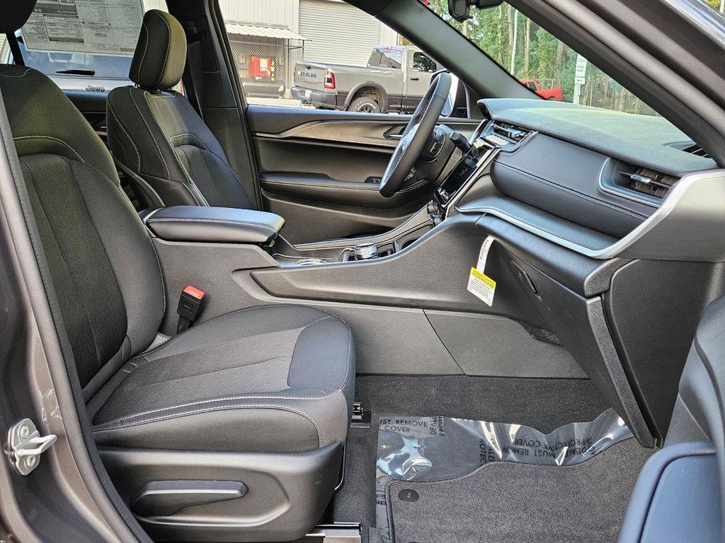 new 2025 Jeep Grand Cherokee car, priced at $35,259