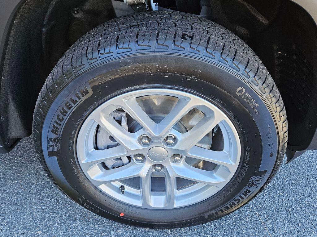 new 2025 Jeep Grand Cherokee L car, priced at $36,474