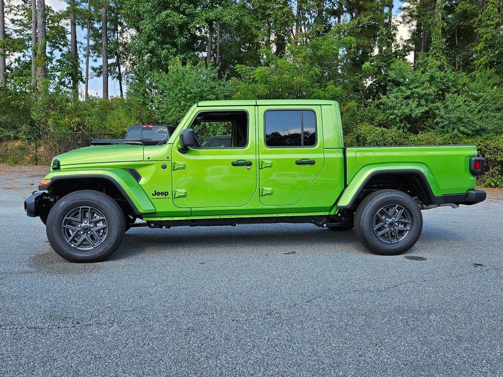 new 2025 Jeep Gladiator car, priced at $40,682