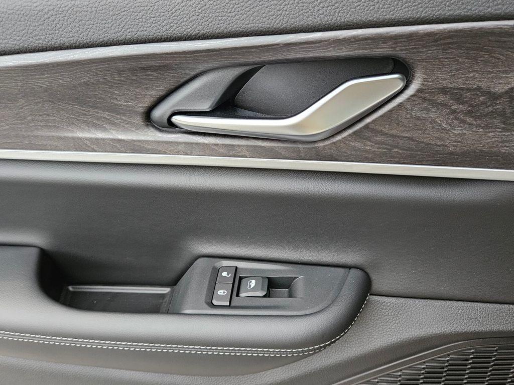 new 2025 Jeep Grand Cherokee car, priced at $44,591