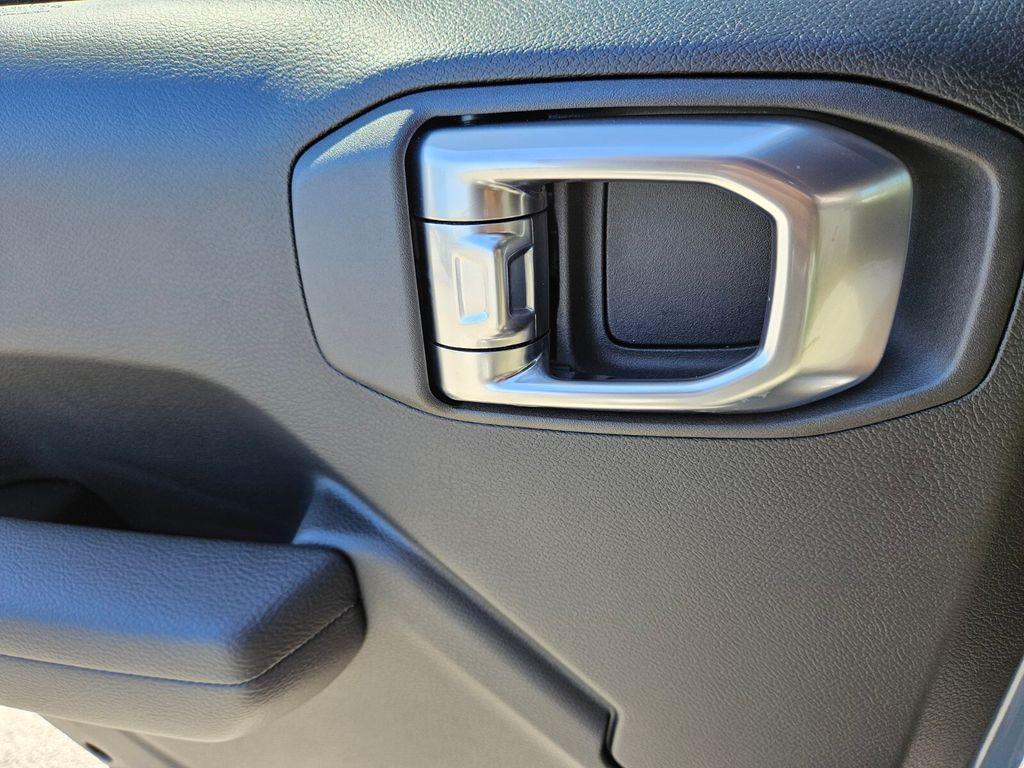 new 2026 Jeep Wrangler car, priced at $46,674