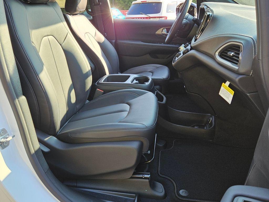 new 2026 Chrysler Pacifica car, priced at $41,377