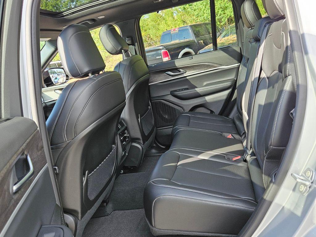 new 2025 Jeep Grand Cherokee car, priced at $43,861