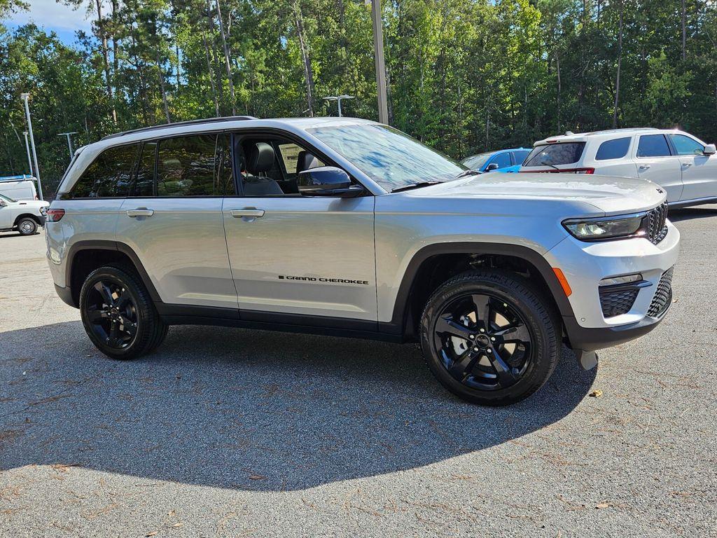 new 2025 Jeep Grand Cherokee car, priced at $43,861