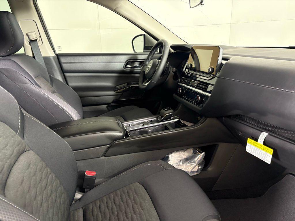new 2025 Nissan Pathfinder car, priced at $32,890
