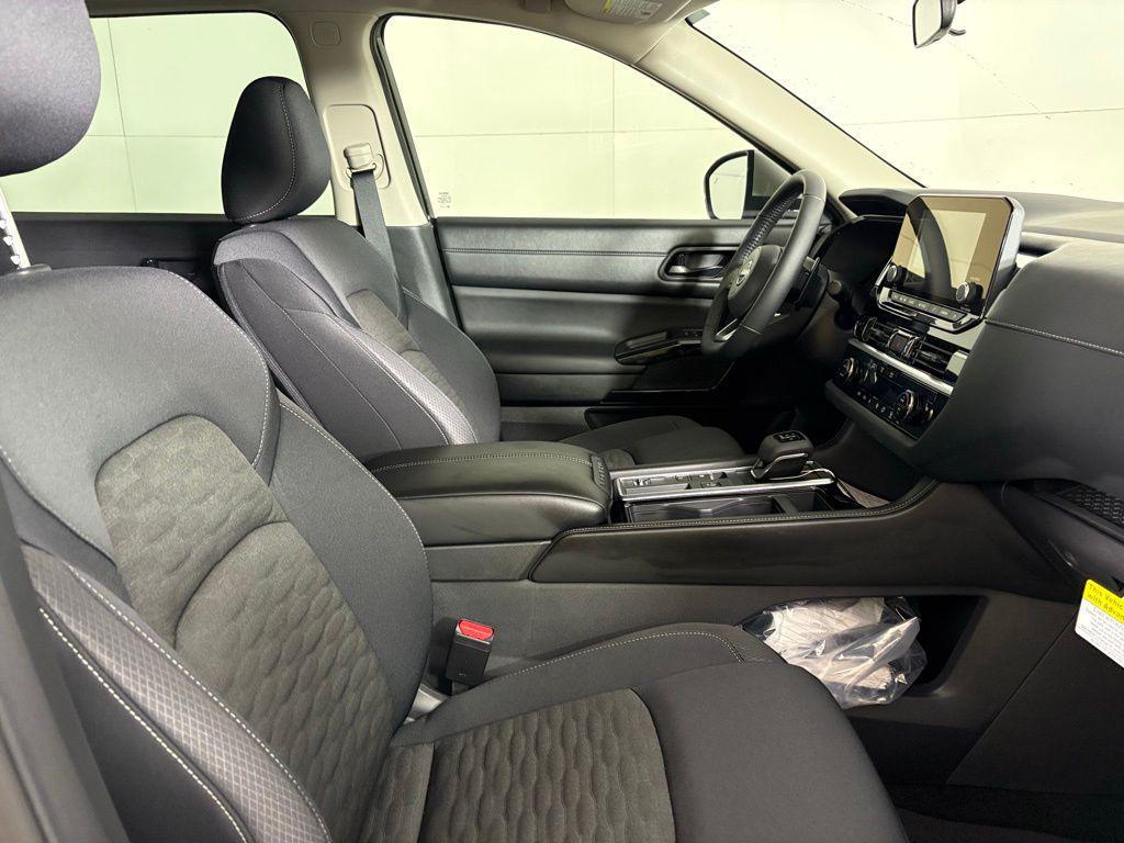 new 2025 Nissan Pathfinder car, priced at $32,890