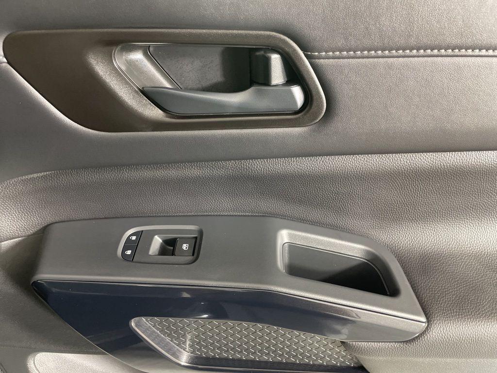 new 2025 Nissan Pathfinder car, priced at $31,578