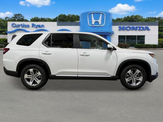 new 2025 Honda Pilot car, priced at $47,550