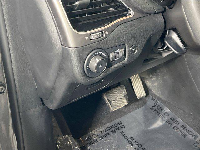 used 2022 Jeep Cherokee car, priced at $25,495