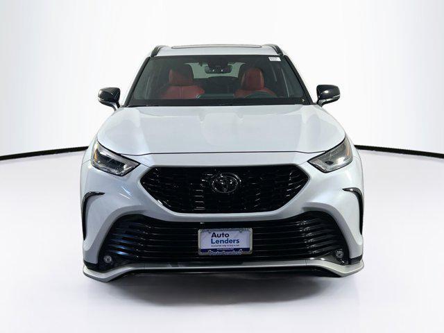 used 2022 Toyota Highlander car, priced at $37,126