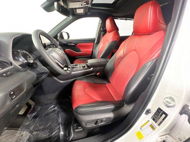 used 2022 Toyota Highlander car, priced at $37,126