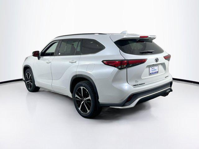 used 2022 Toyota Highlander car, priced at $37,126