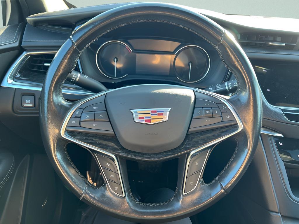 used 2021 Cadillac XT5 car, priced at $25,626