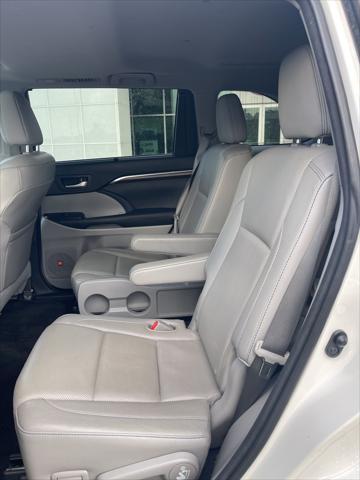 used 2016 Toyota Highlander car, priced at $16,269