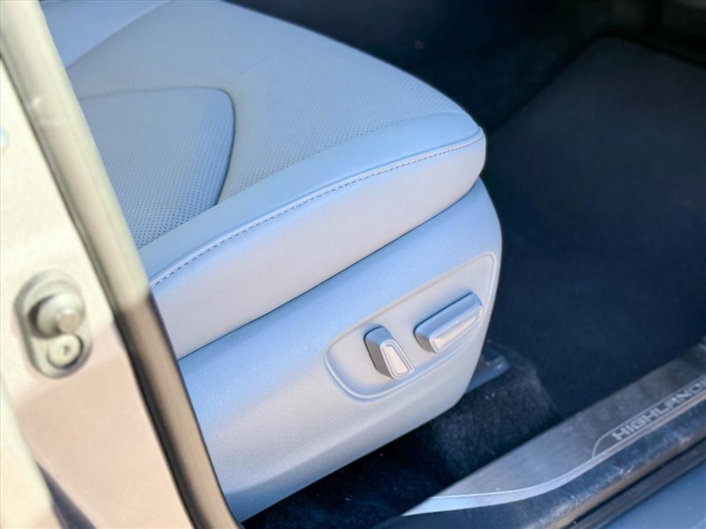 new 2025 Toyota Highlander car, priced at $48,828