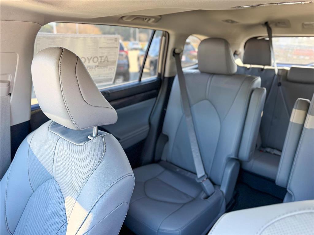 new 2025 Toyota Highlander car, priced at $48,828