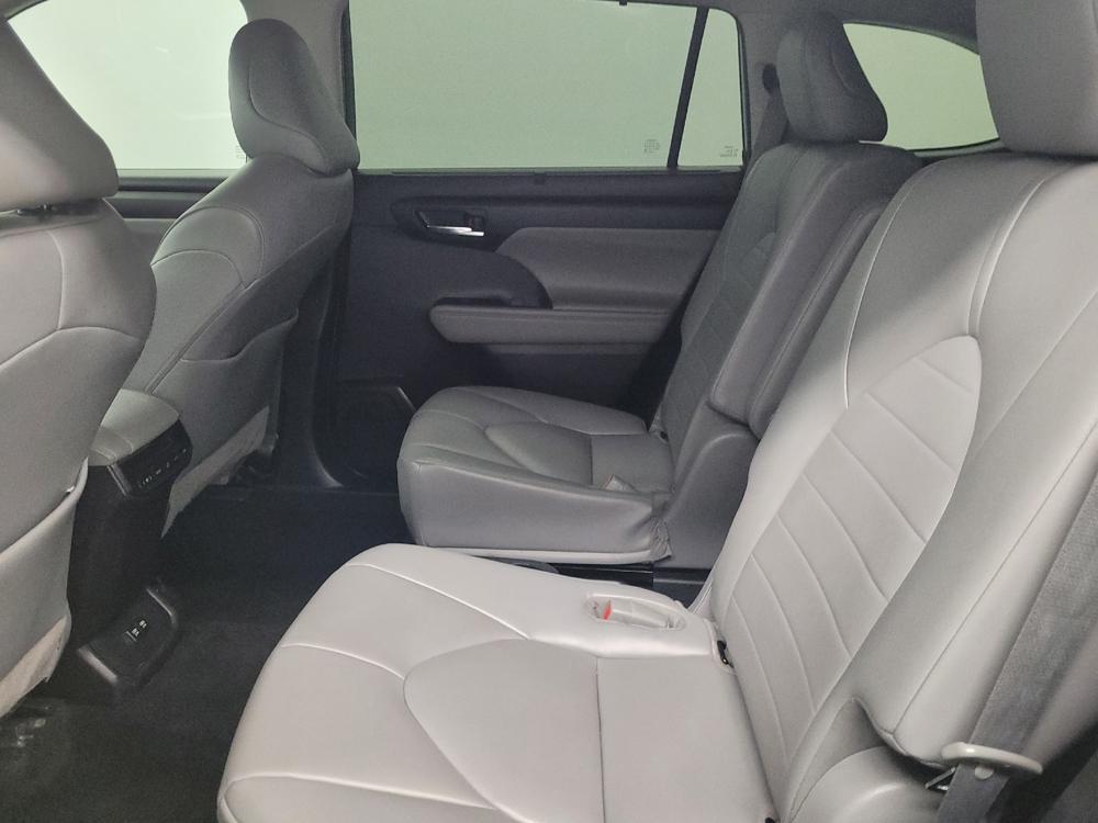 used 2021 Toyota Highlander car, priced at $27,395