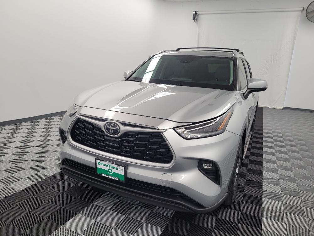 used 2021 Toyota Highlander car, priced at $27,395