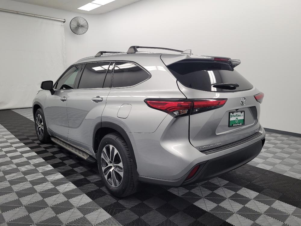 used 2021 Toyota Highlander car, priced at $27,395