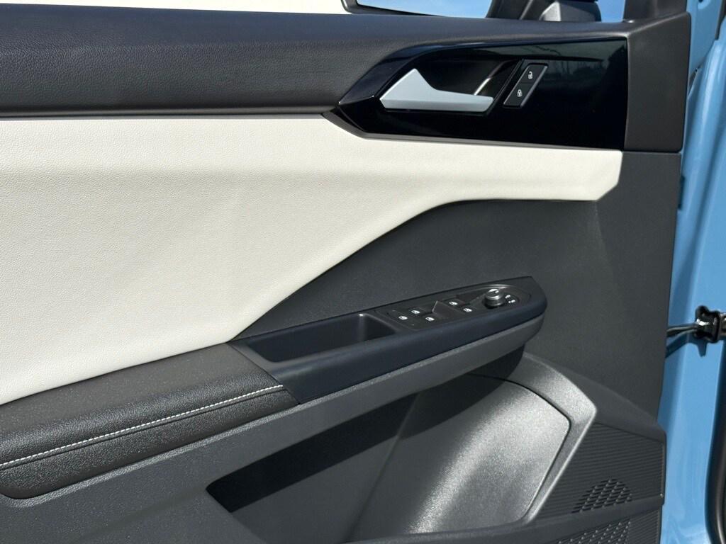 new 2026 Volkswagen Taos car, priced at $27,576