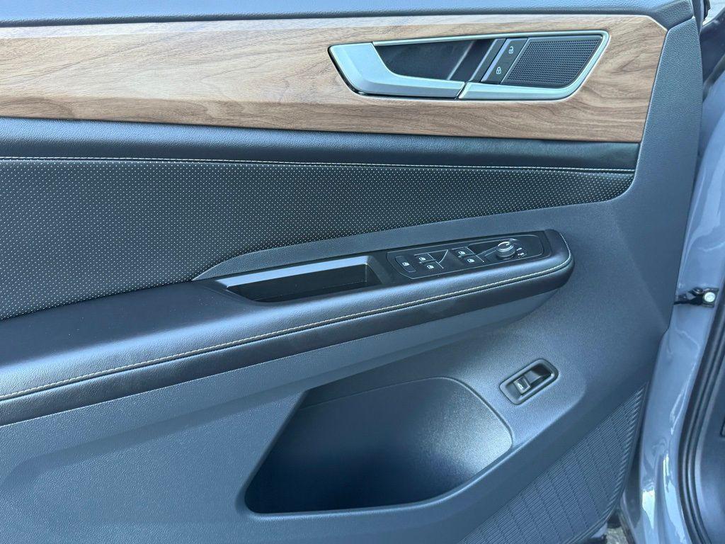 new 2026 Volkswagen Atlas car, priced at $49,300