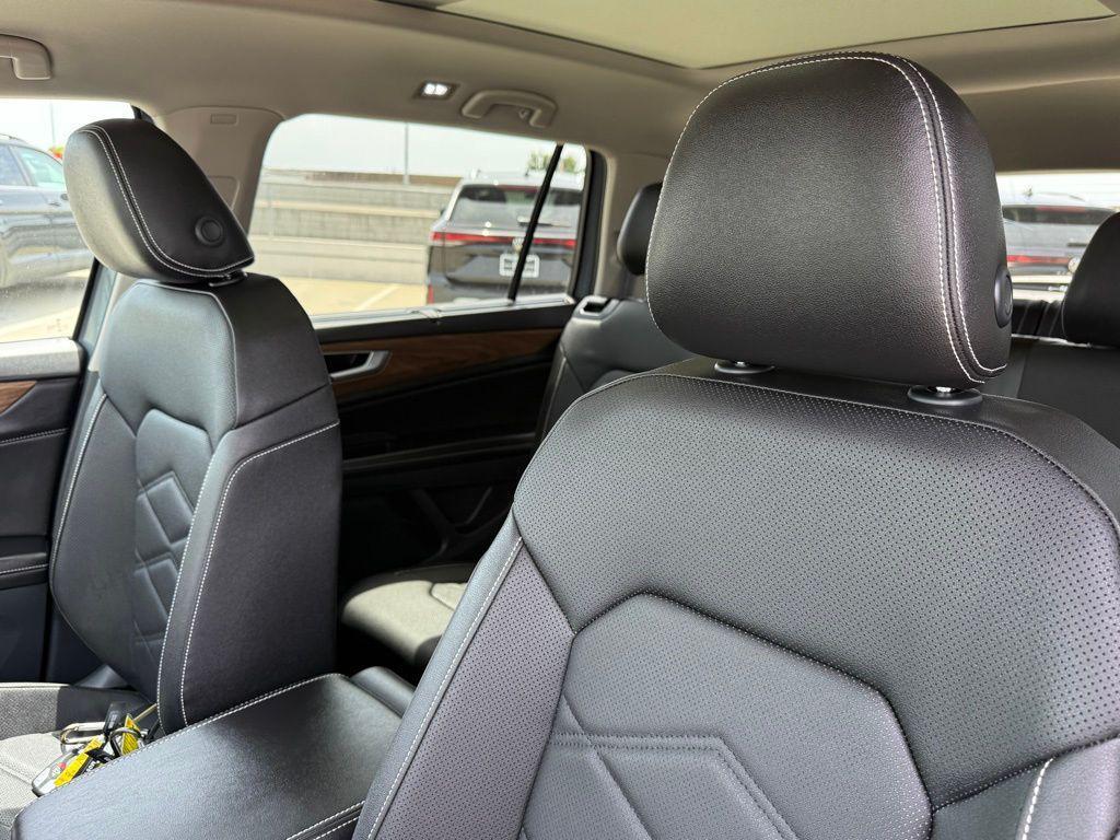 new 2026 Volkswagen Atlas car, priced at $45,938