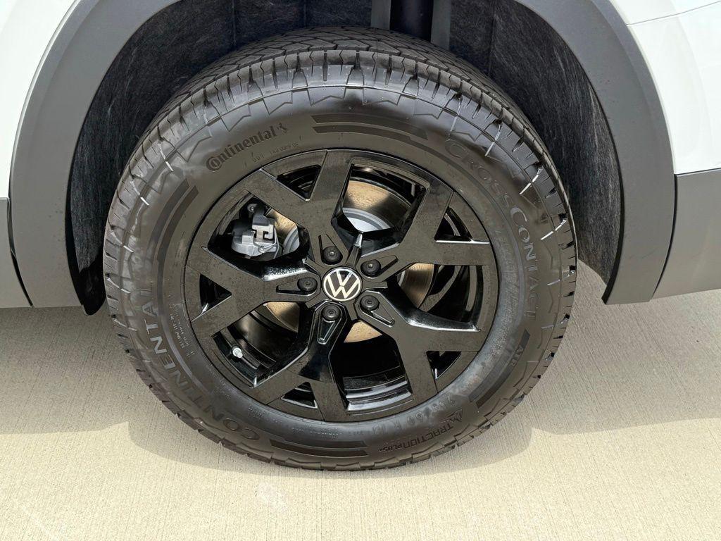new 2026 Volkswagen Atlas car, priced at $49,240