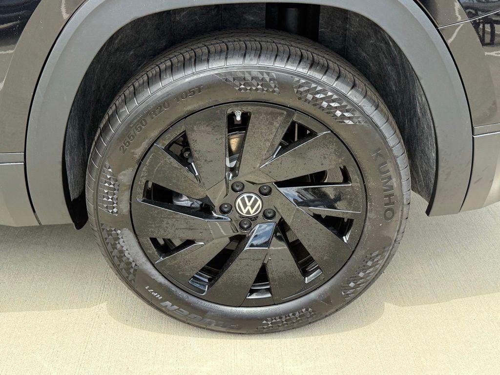 new 2026 Volkswagen Atlas car, priced at $47,932
