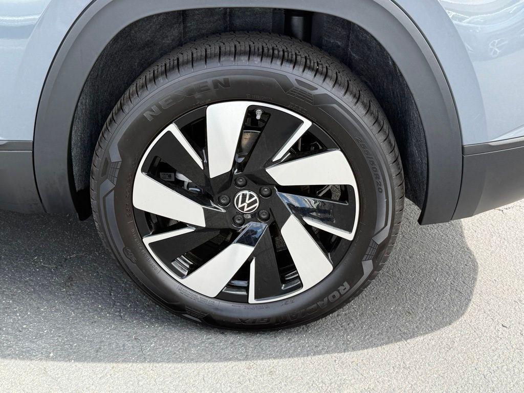 new 2026 Volkswagen Atlas Cross Sport car, priced at $48,819