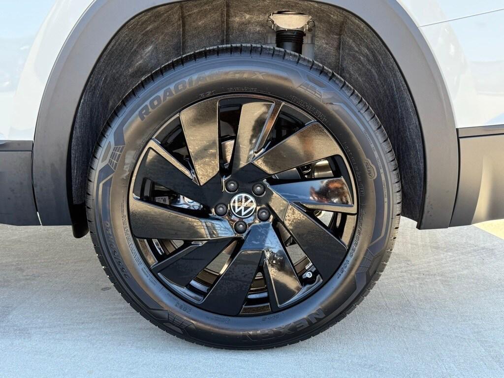 new 2026 Volkswagen Atlas car, priced at $45,524