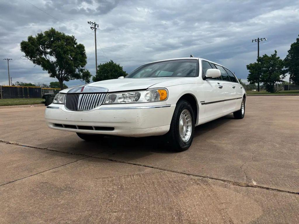 used 1999 Lincoln Town Car car, priced at $10,999