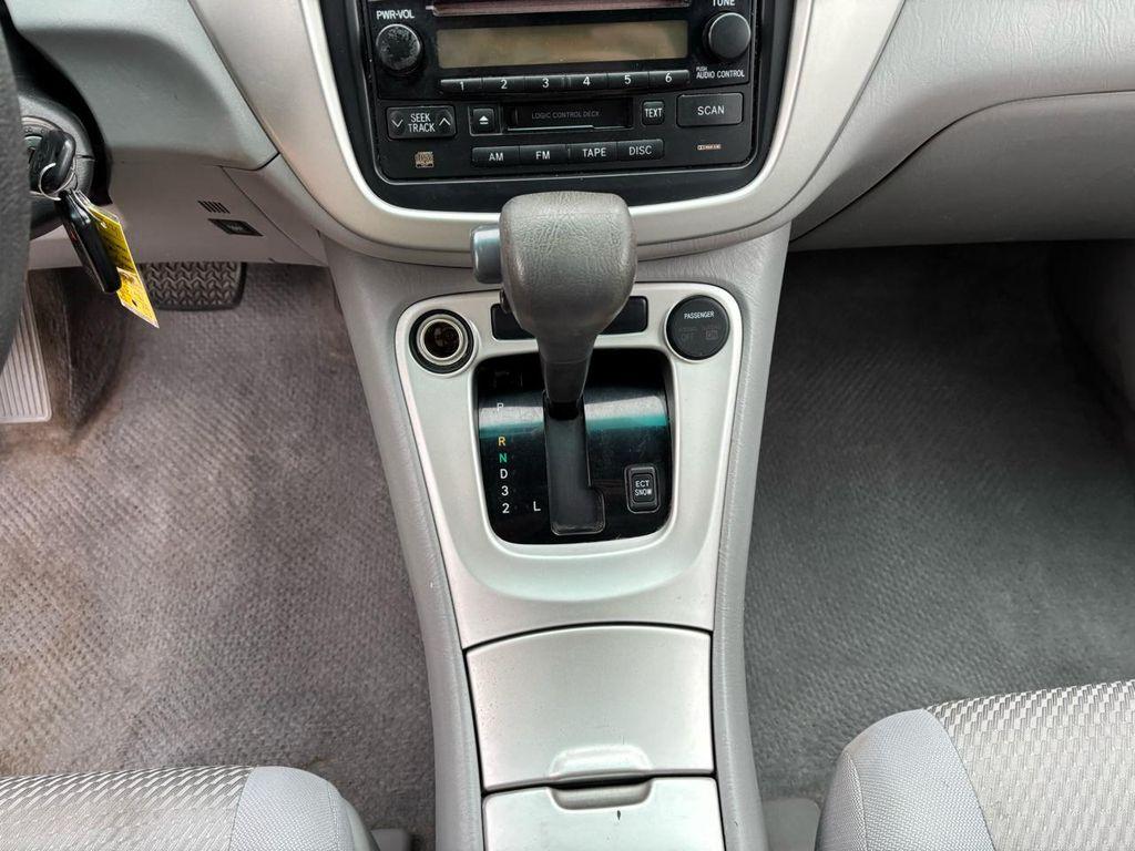 used 2006 Toyota Highlander car, priced at $7,500