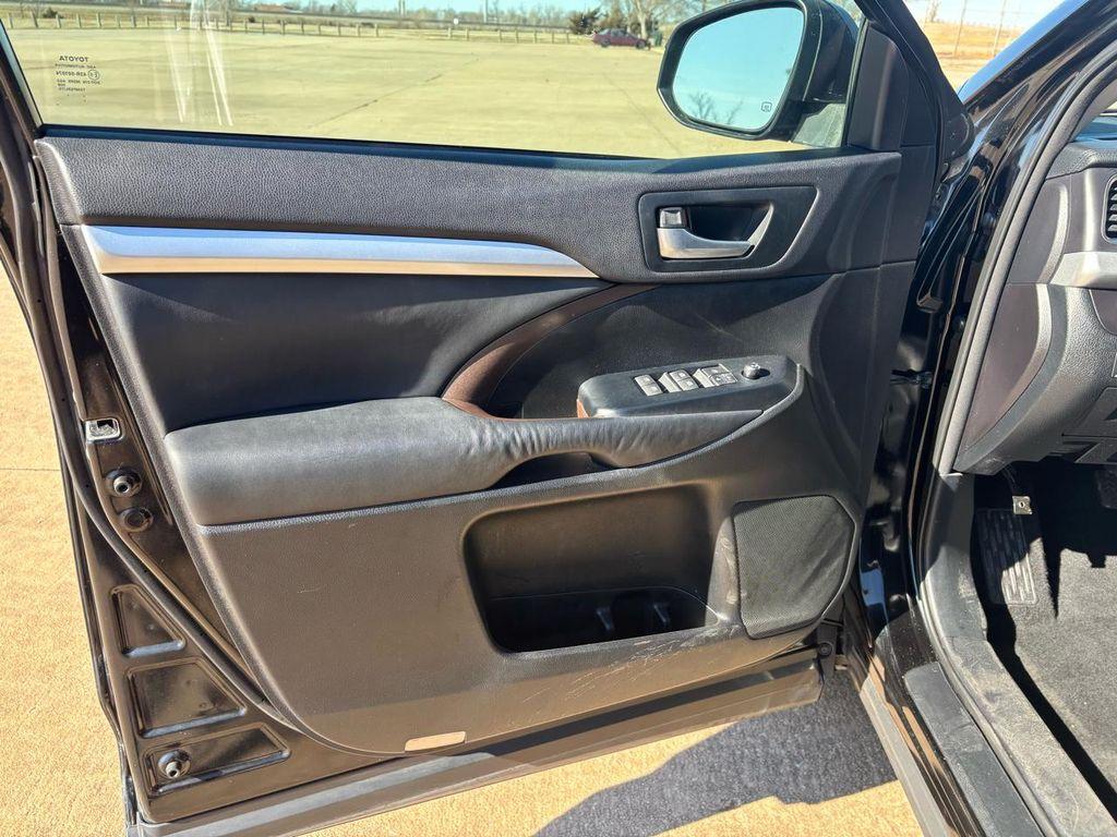 used 2015 Toyota Highlander car, priced at $22,999