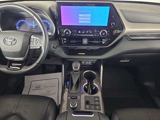 used 2023 Toyota Highlander car, priced at $38,983