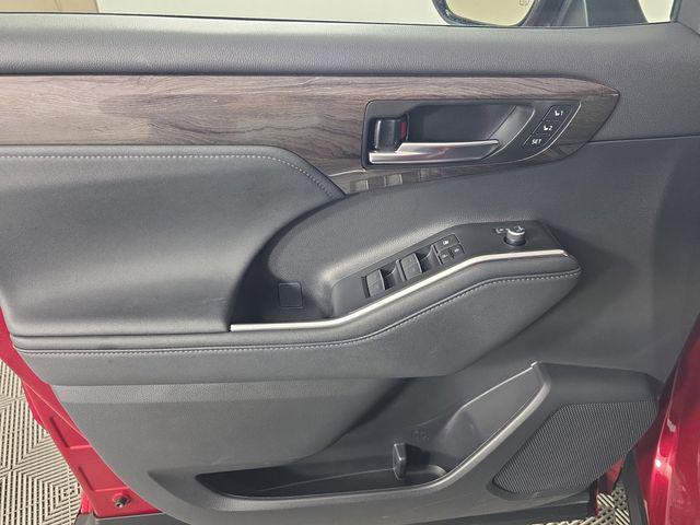 used 2023 Toyota Highlander car, priced at $38,983