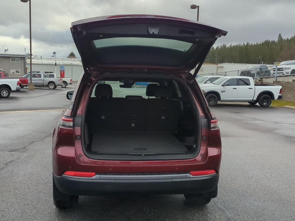 new 2026 Jeep Grand Cherokee car, priced at $44,950