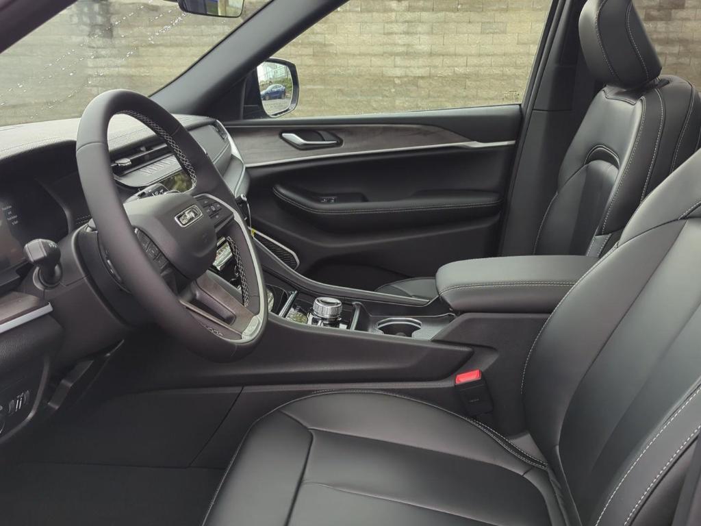 new 2026 Jeep Grand Cherokee car, priced at $45,990