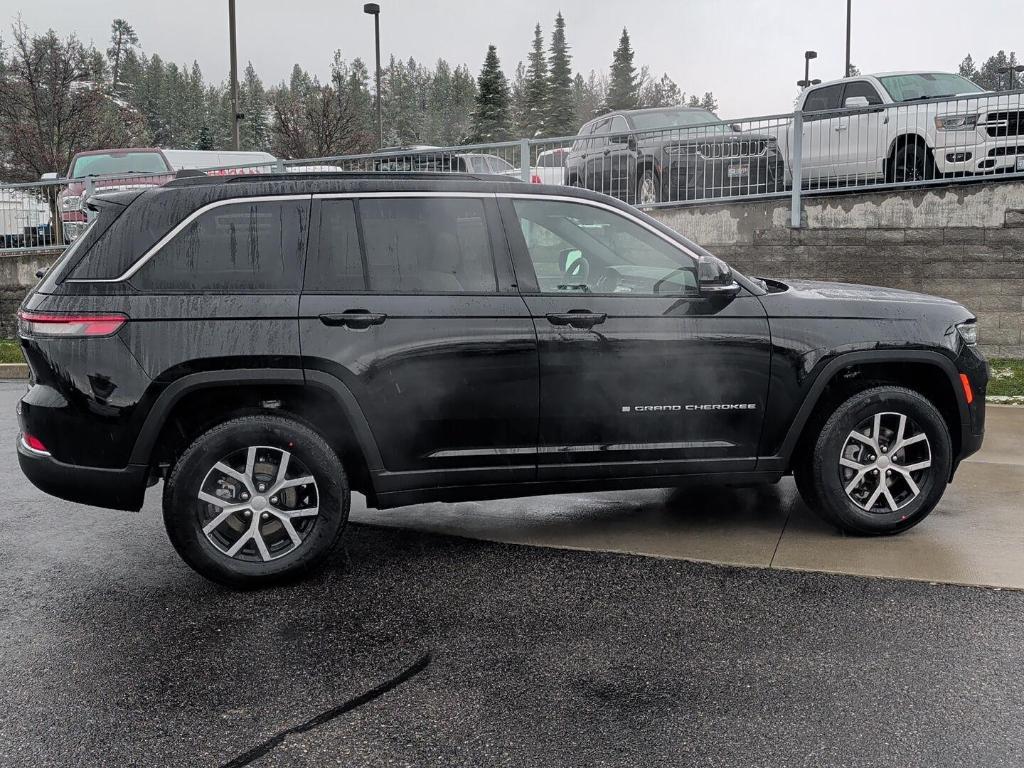 new 2025 Jeep Grand Cherokee car, priced at $49,680