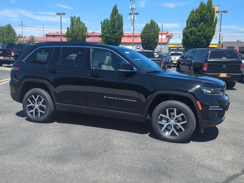 new 2025 Jeep Grand Cherokee car, priced at $44,760