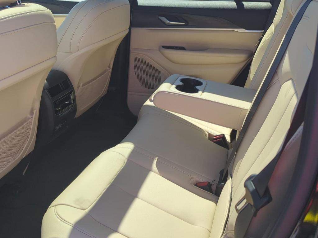 new 2025 Jeep Grand Cherokee car, priced at $44,760