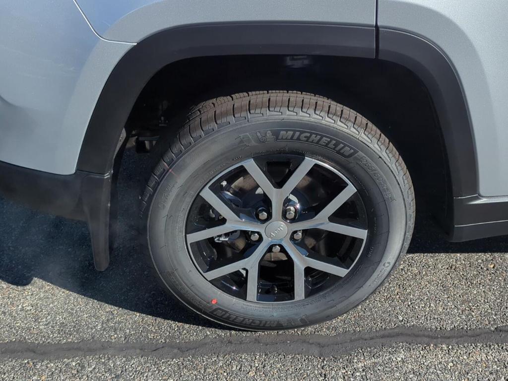 new 2025 Jeep Grand Cherokee car, priced at $50,605