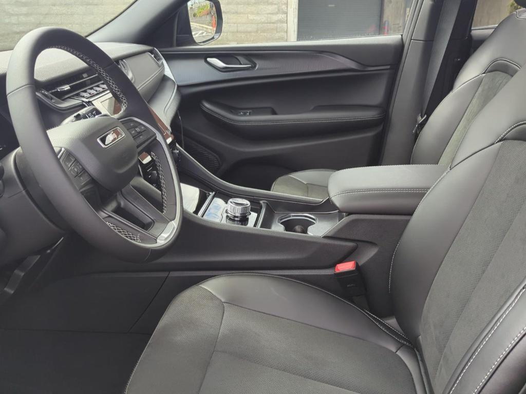 new 2025 Jeep Grand Cherokee L car, priced at $40,680