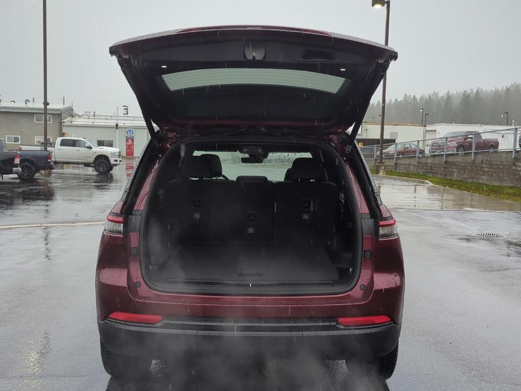 new 2025 Jeep Grand Cherokee car, priced at $50,980