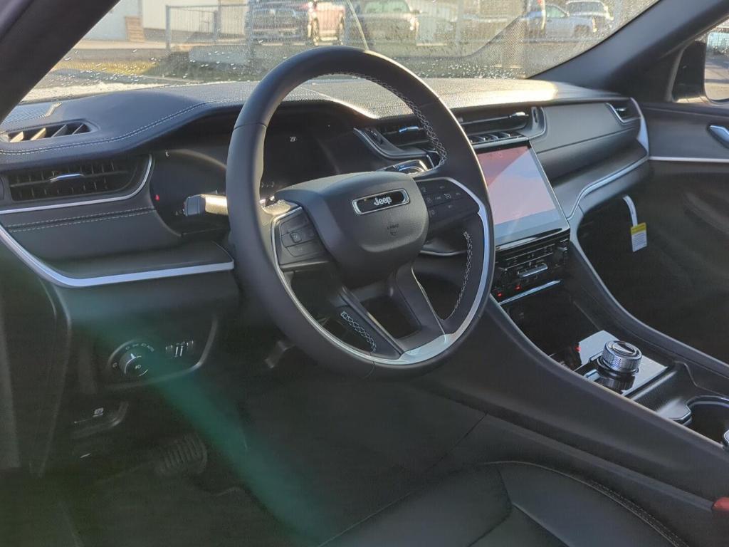 new 2025 Jeep Grand Cherokee car, priced at $49,980
