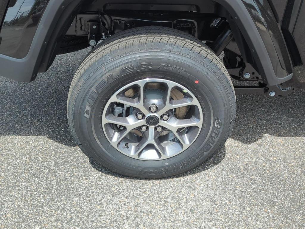 new 2025 Jeep Gladiator car, priced at $43,690