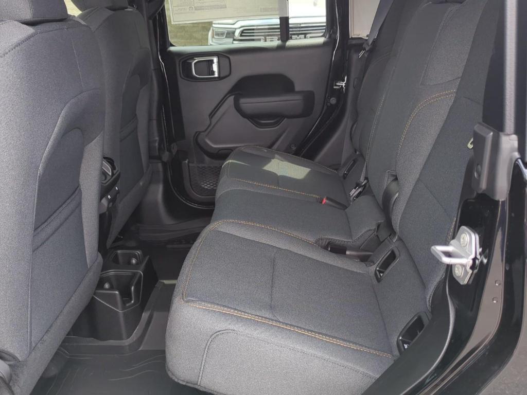 new 2025 Jeep Gladiator car, priced at $43,690