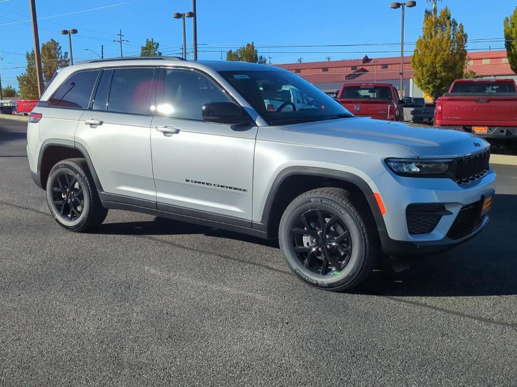 new 2025 Jeep Grand Cherokee car, priced at $41,480
