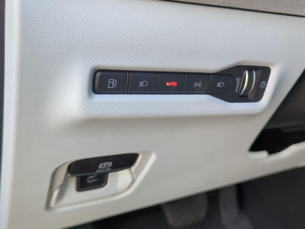 new 2026 Jeep Cherokee car, priced at $37,290