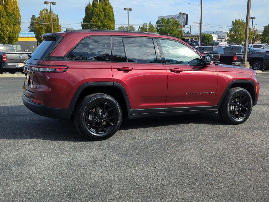 used 2024 Jeep Grand Cherokee car, priced at $32,000