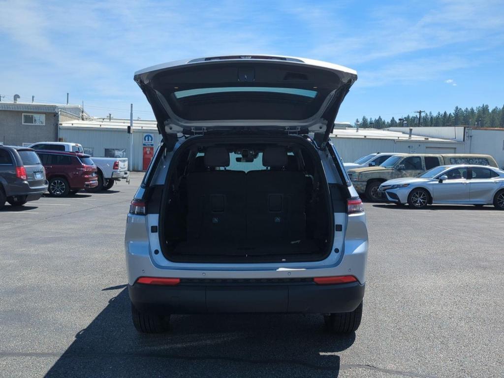 new 2025 Jeep Grand Cherokee L car, priced at $39,989